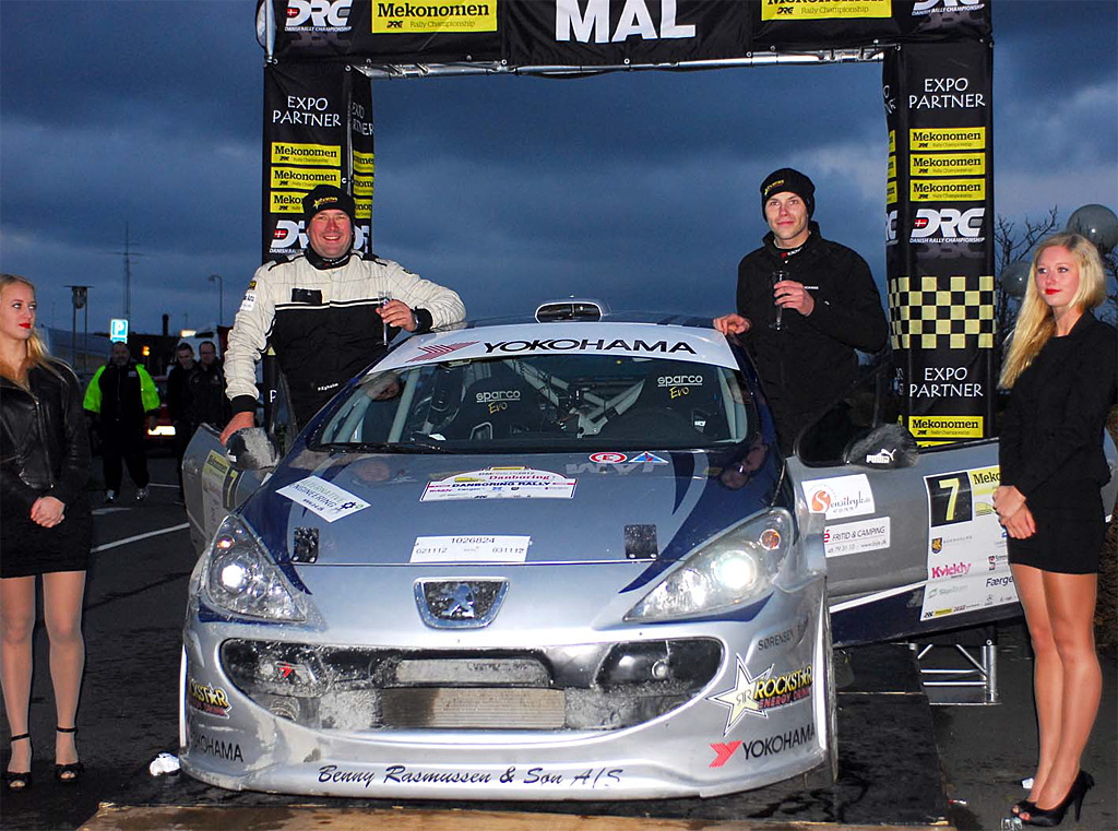 Rasmus Sørensen og Peter Egholm på målrampen i Rønne efter en hektisk DM-finale